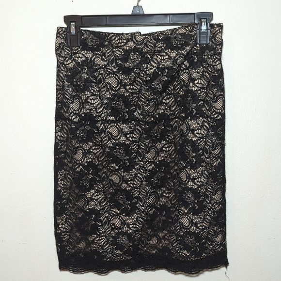 Banana Republic Dresses & Skirts - Banana Republic Black + Tan Lace Pencil Skirt Women's Size 2P